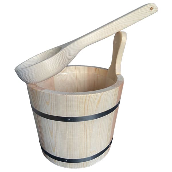 Sauna Aufgusskübel Set | Saunabad Set, 2 - Teile, Sauna Holzeimer mit Metalring 3 L, Sentiotec. Lieferumfang: 1. Teil: Aufgusseimer mit Metalring, Naturholz, mit Kunststoffeinsatz (mit Holzboden) 2. Teil: Schöpfkelle aus Naturholz Beschreibung: 1 x Sauna Aufgußkübel aus Naturholz Erstklassige Verarbeitung (gehobelt und geschliffen) Durchmesser: ca. 18 cm Höhe mit Griff: ca. 28 cm Höhe ohne Griff: ca. 17,7 cm