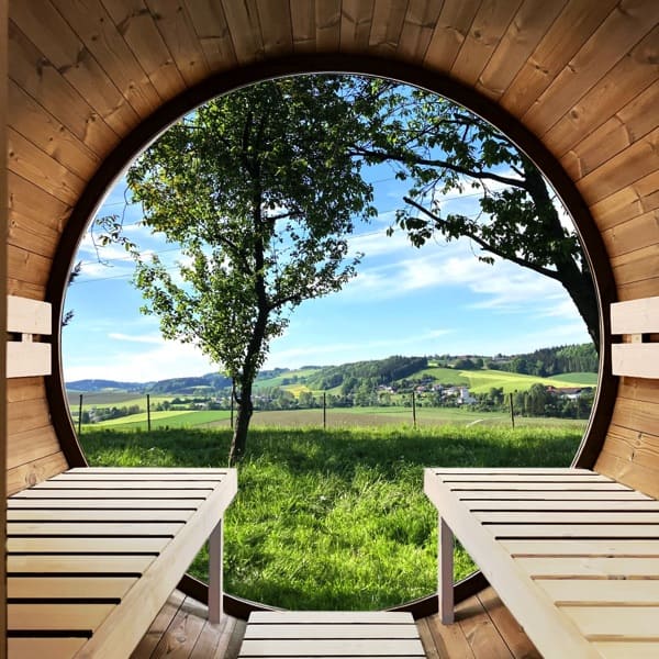 Fasssauna Kaski View mit kompletter Glaswand